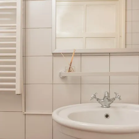 City Center Apartment *